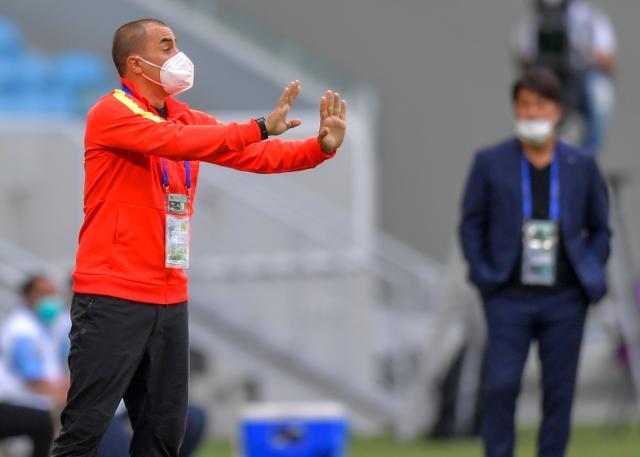 v体育平台-卡纳瓦罗返穗揭去留悬念 徐新刘殿座续约仍未定